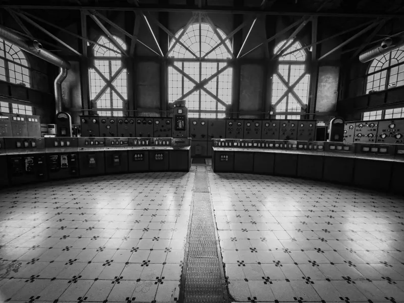 The Tinkerer Who Electrified America: How a Self-Taught Farm Boy Outplayed Edison and Lit Up the World